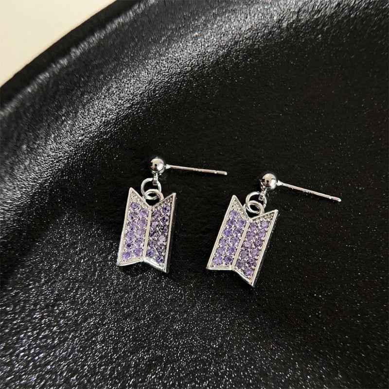 BTS x STONEHENgE Moment of Light Earrings close-up detail
