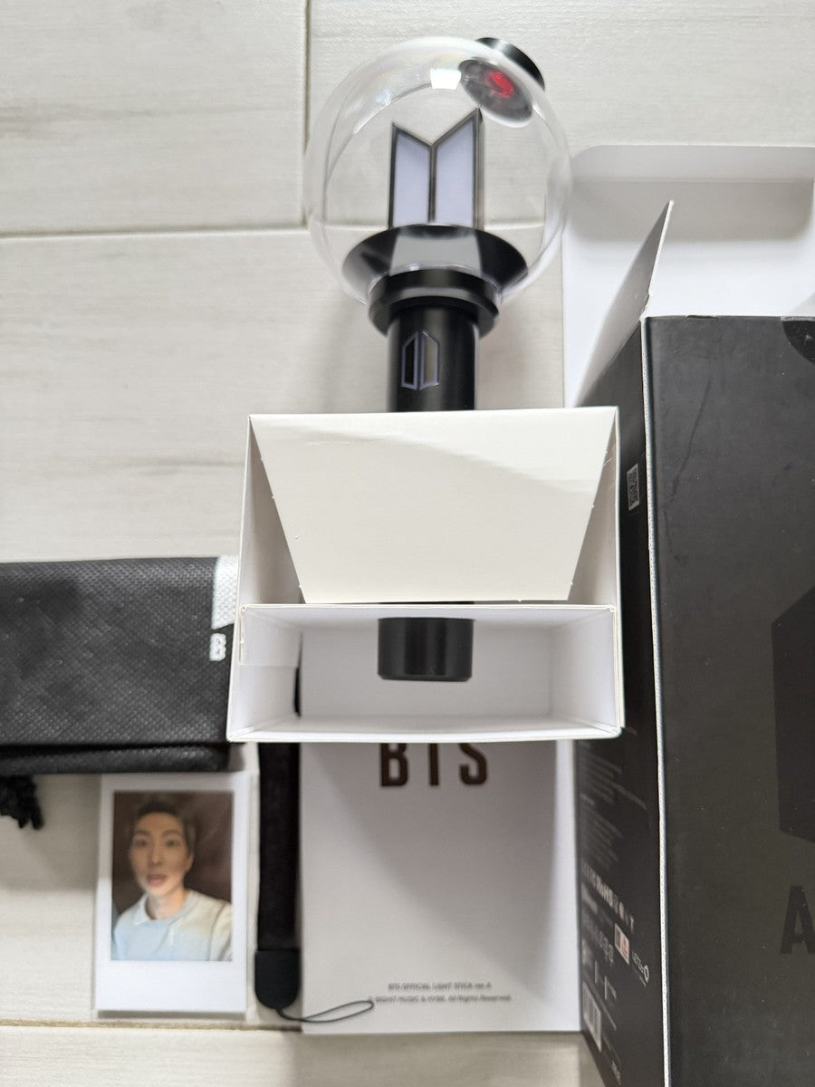 Uniboxing BTS army bomb version 4